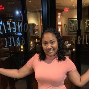 Meet your Posher, Stephandra